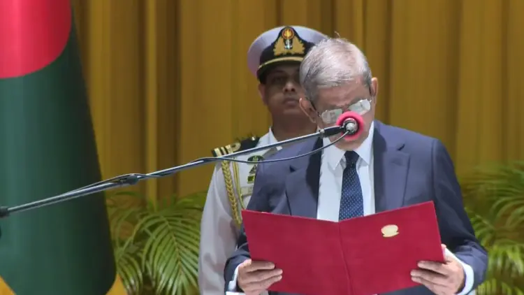 রাষ্ট্রপতির শপথ নিলেন  মির্জা ফখরুল ইসলাম আলমগীর